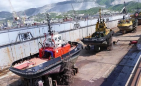 В док Новороссийского судоремонтного завода завели четыре судна и одно вывели