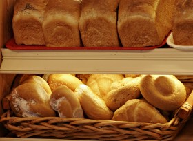 Хлеб на продажу в меру бери