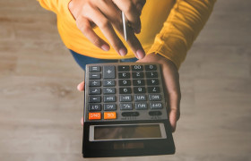 Райффайзенбанк добавил в налоговый калькулятор функцию автоматического учета авансовых платежей и страховых взносов