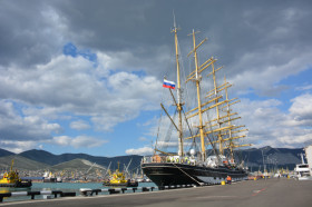 В порт Новороссийска прибыл парусник «Крузенштерн»